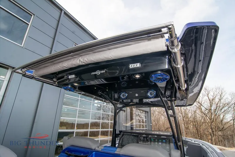  Yacht Photos Pics 2022 Fountain 38 SC boat with advanced audio system and sleek design.