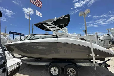 Yamaha Boats 252 SE