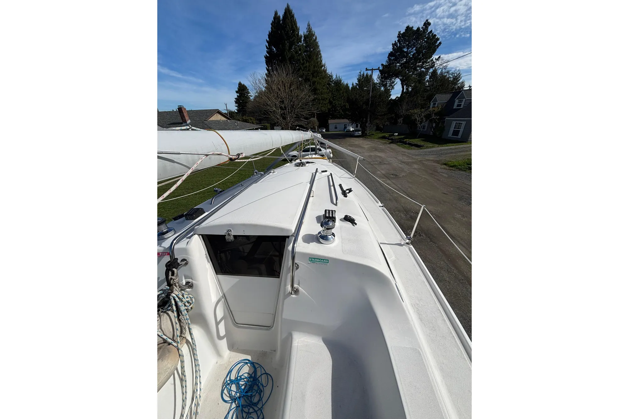 2008 Hunter 27 sailboat deck view with rigging and clear sky.