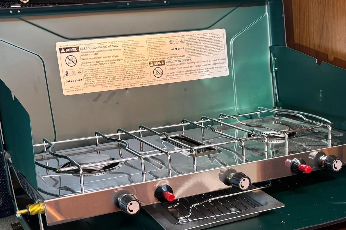 2008 Hunter 27 stove with three burners, safety warnings visible, ideal for outdoor cooking.