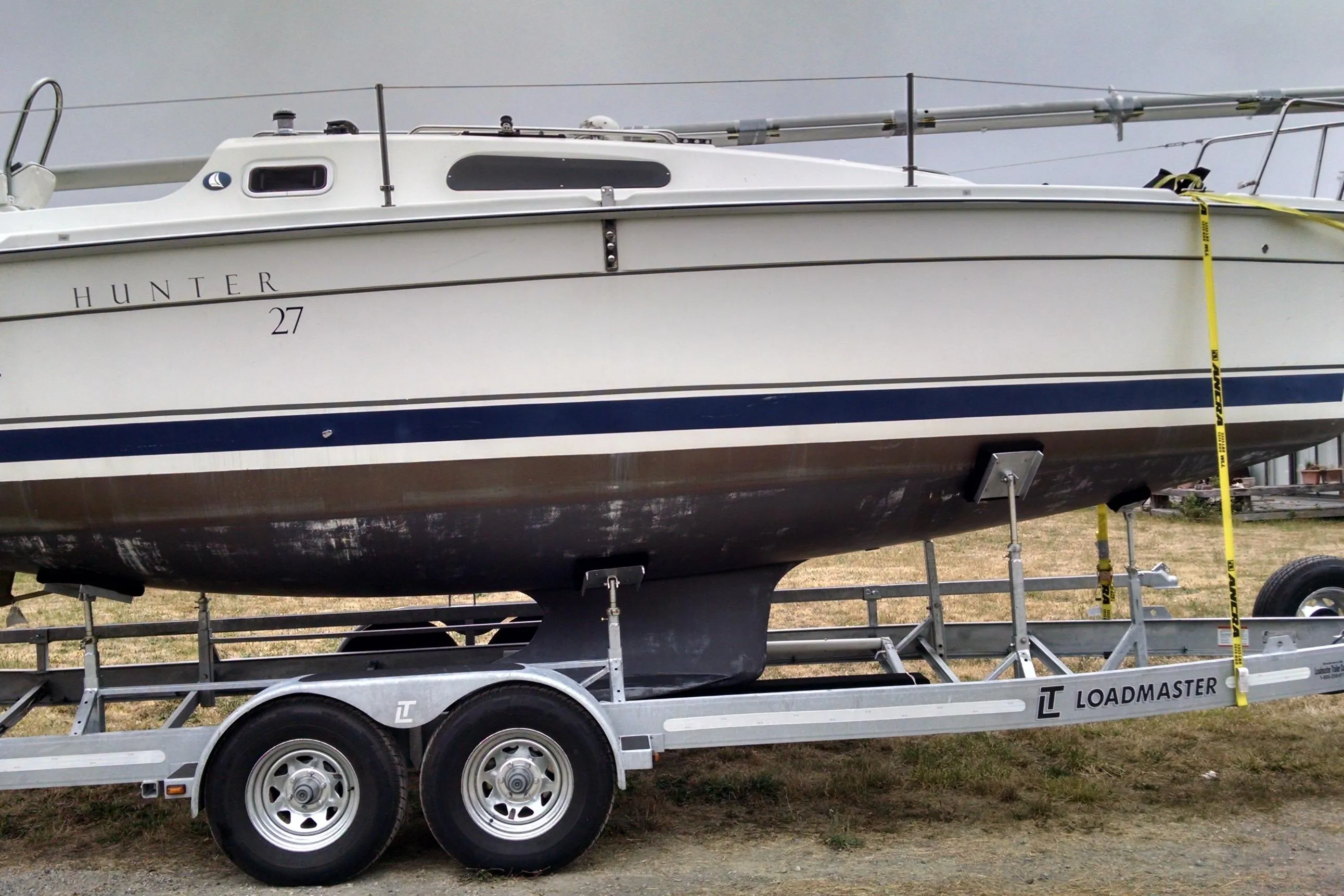 2008 Hunter 27 sailboat on Loadmaster trailer, side view.