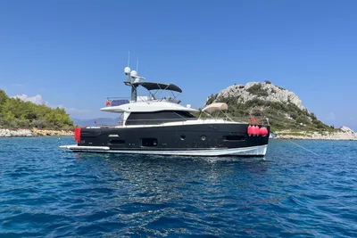 2017 Azimut Magellano 53