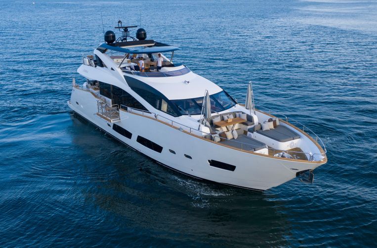 2015-92-5-sunseeker-28-metre-yacht
