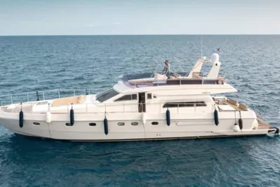 1992 Ferretti Yachts 58