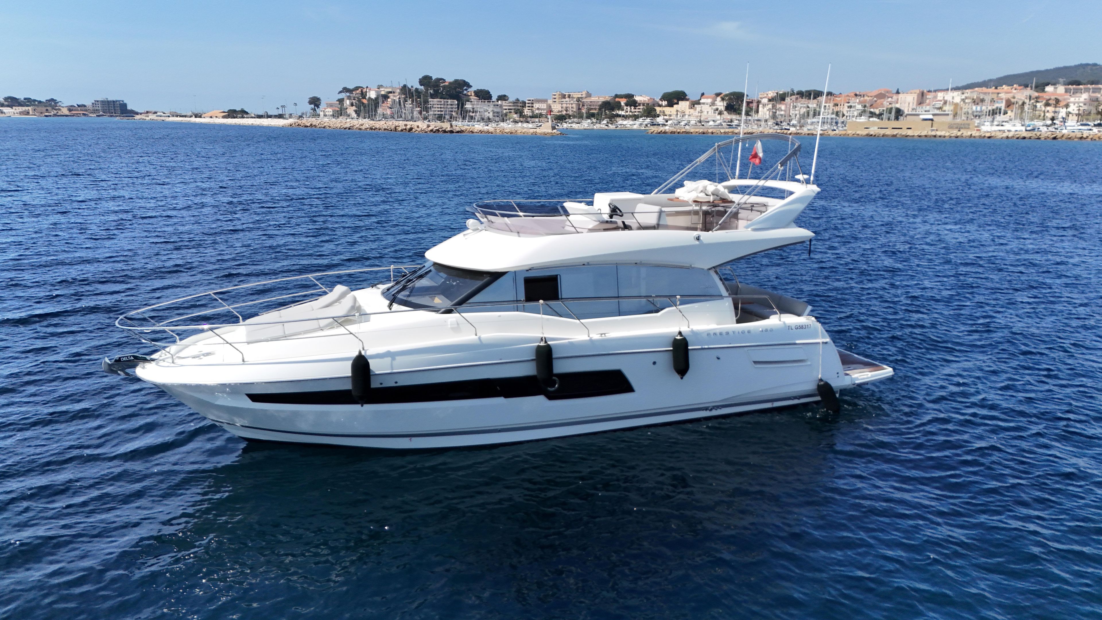 Yacht