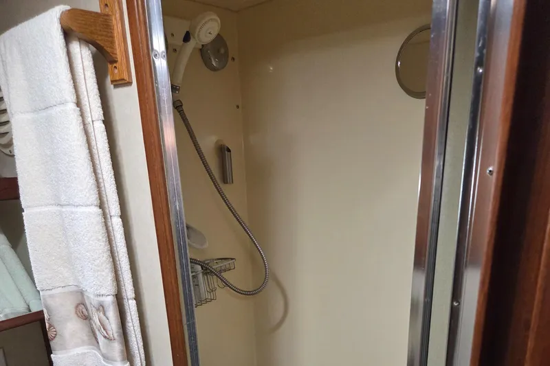 Pazzaz Yacht Photos Pics Shower area in 1985 Chris-Craft 500 Constellation Motor Yacht with towel and showerhead.