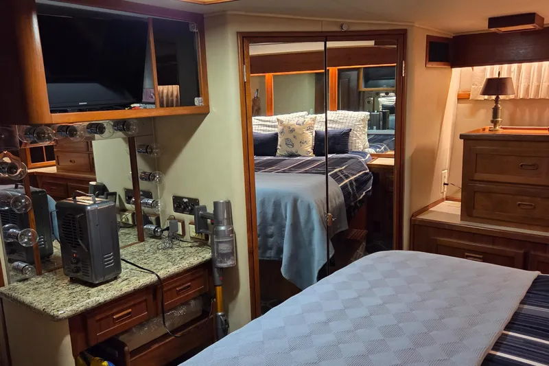 Pazzaz Yacht Photos Pics Interior of 1985 Chris-Craft 500 Constellation Motor Yacht, featuring cozy bedroom and vanity area.