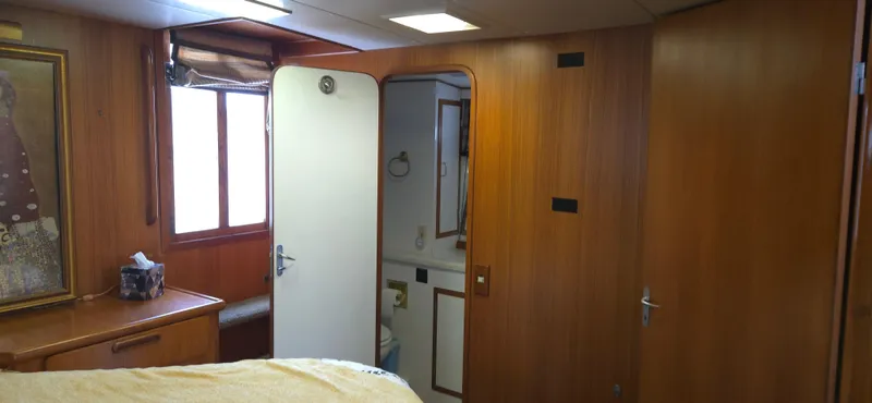 Barnacle Betsy Yacht Photos Pics 