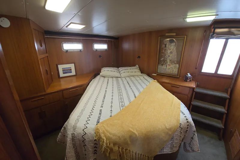 Barnacle Betsy Yacht Photos Pics 