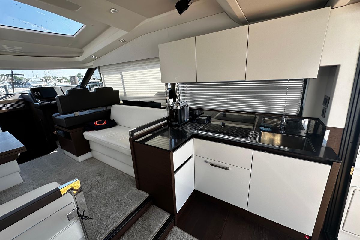 2018 Prestige 46 