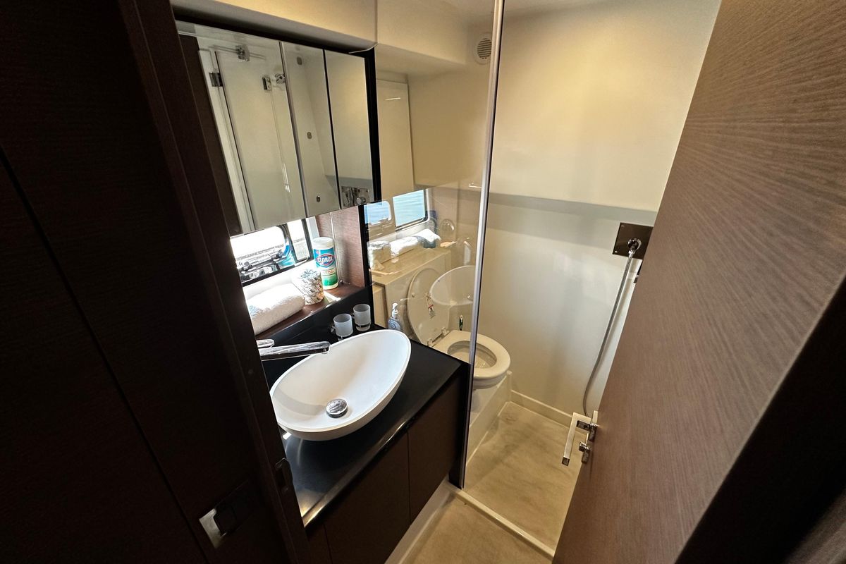2018 Prestige 46 