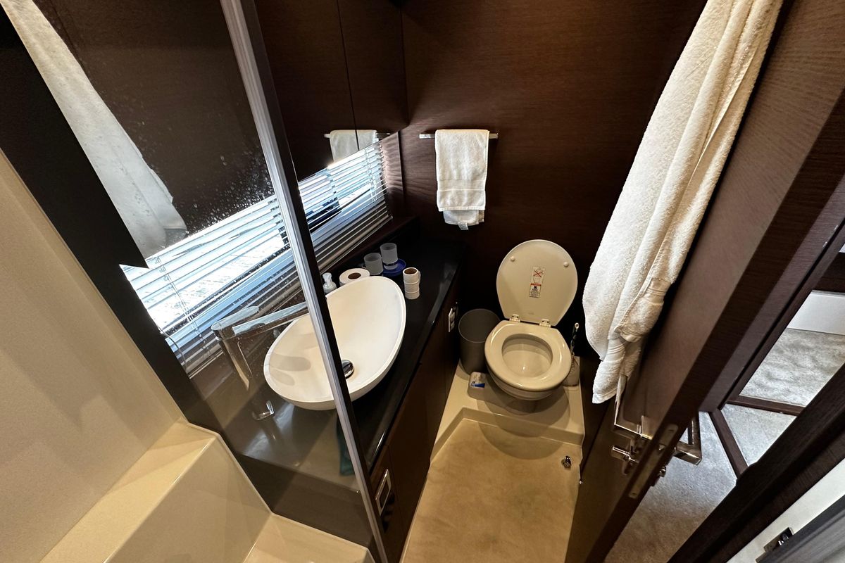 2018 Prestige 46 