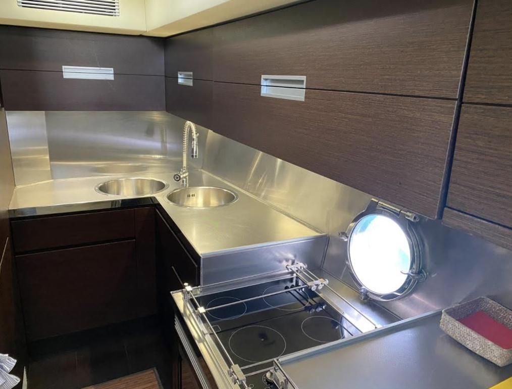 2005 Azimut 68 