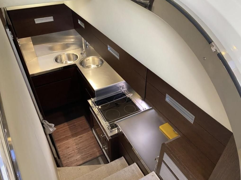 2005 Azimut 68 