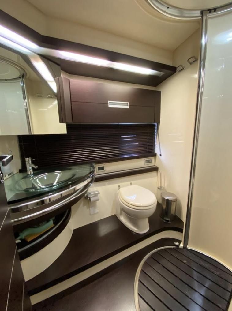 2005 Azimut 68 