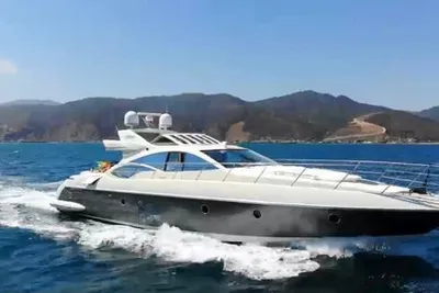 Azimut 68S