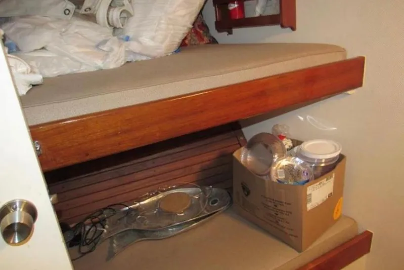 Top Coat Yacht Photos Pics 1974 Pacemaker Cockpit Motoryacht interior with bunk bed and storage box.