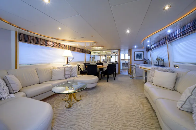 80' Lazzara Yacht Photos Pics 1998 Lazzara 80  - Forward Salon View From Entrance