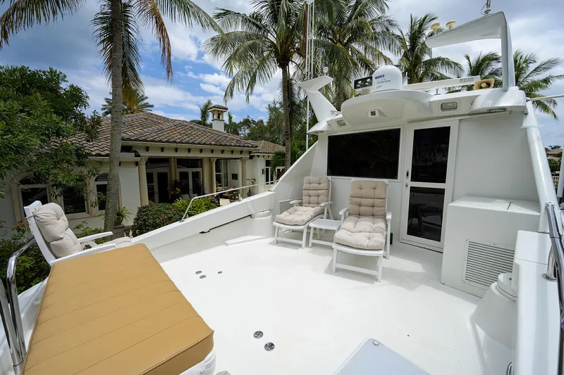 Lost Texan Yacht Photos Pics Lazzara 80 LOST TEXAN - Skylounge Aft Deck