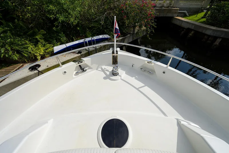 Lost Texan Yacht Photos Pics Lazzara 80 LOST TEXAN - Bow