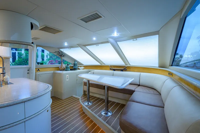 Lost Texan Yacht Photos Pics Lazzara 80 LOST TEXAN - Dinette Seating