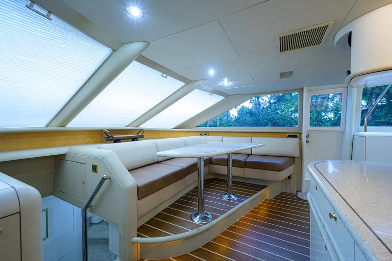 Lost Texan Yacht Photos Pics Lazzara 80 LOST TEXAN - Dinette Seating