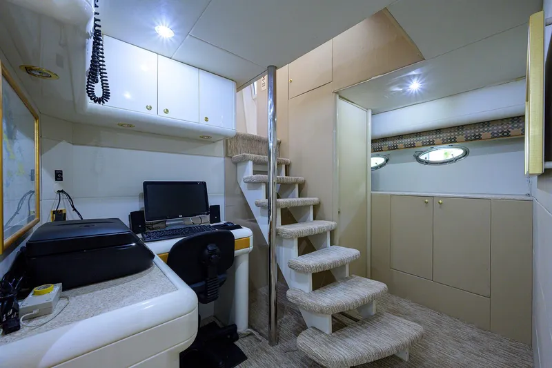 Lost Texan Yacht Photos Pics Lazzara 80 LOST TEXAN - Forward Office Area