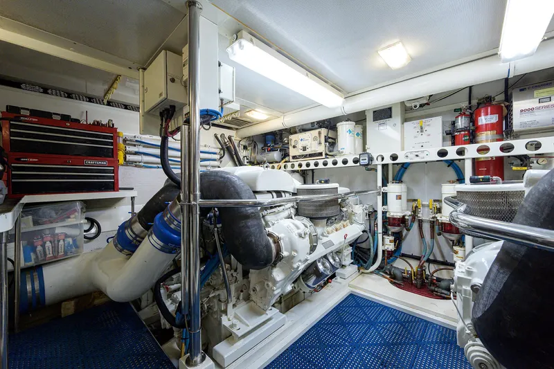Lost Texan Yacht Photos Pics Lazzara 80 LOST TEXAN - Engine Room