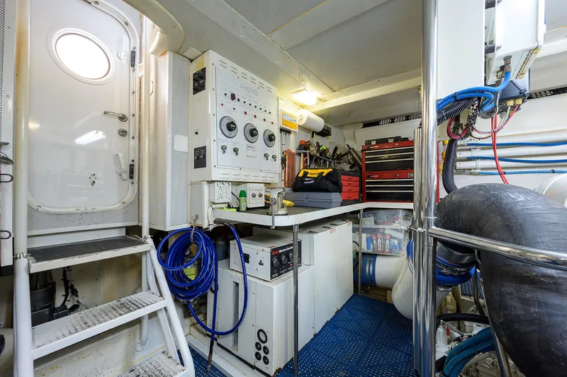 Lost Texan Yacht Photos Pics Lazzara 80 LOST TEXAN - Engine Room