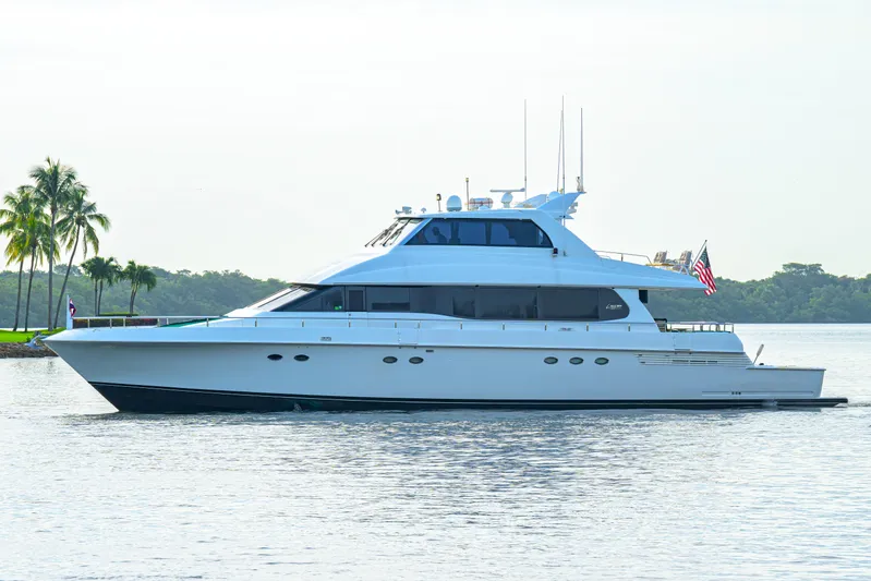 80' Lazzara Yacht Photos Pics 1998 Lazzara 80  - Starboard Sistership Profile