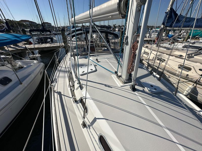 2005 Catalina 350