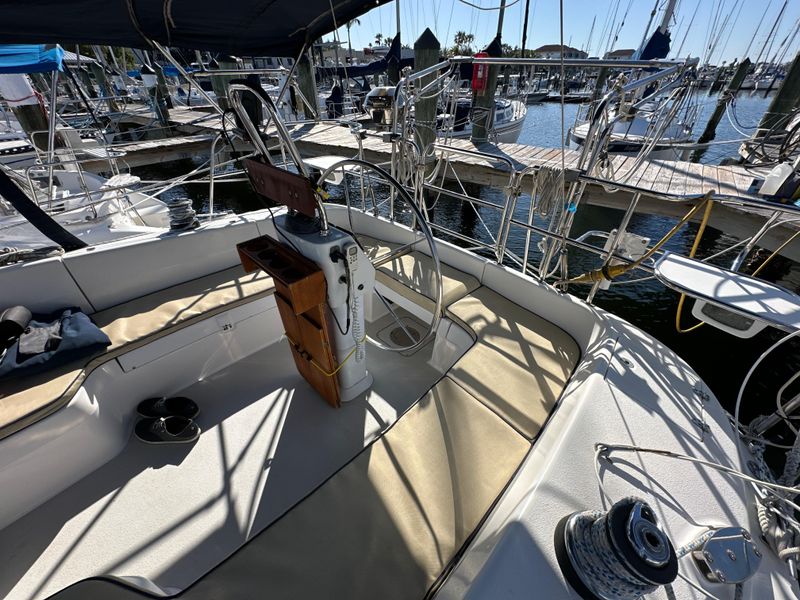 2005 Catalina 350