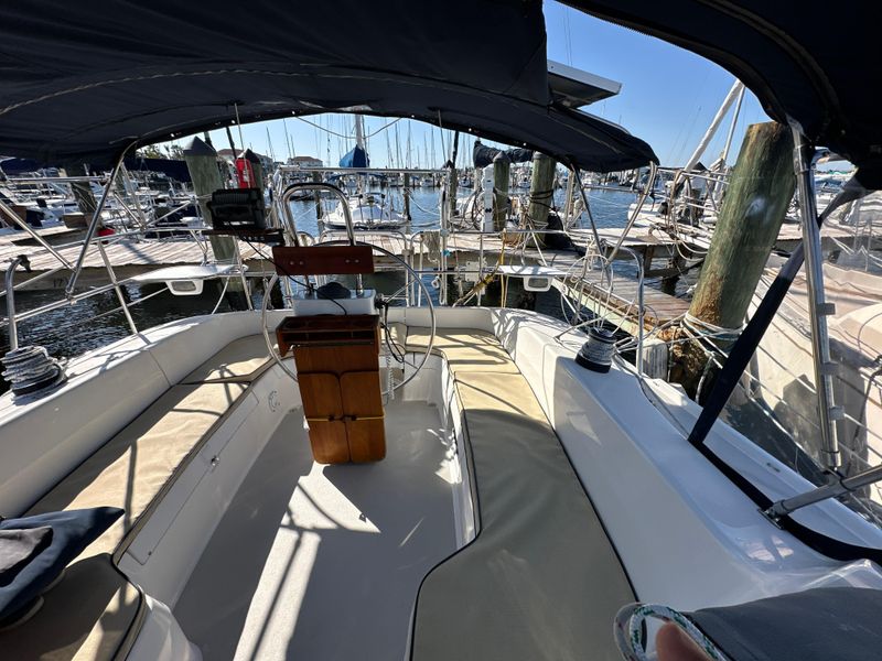 2005 Catalina 350