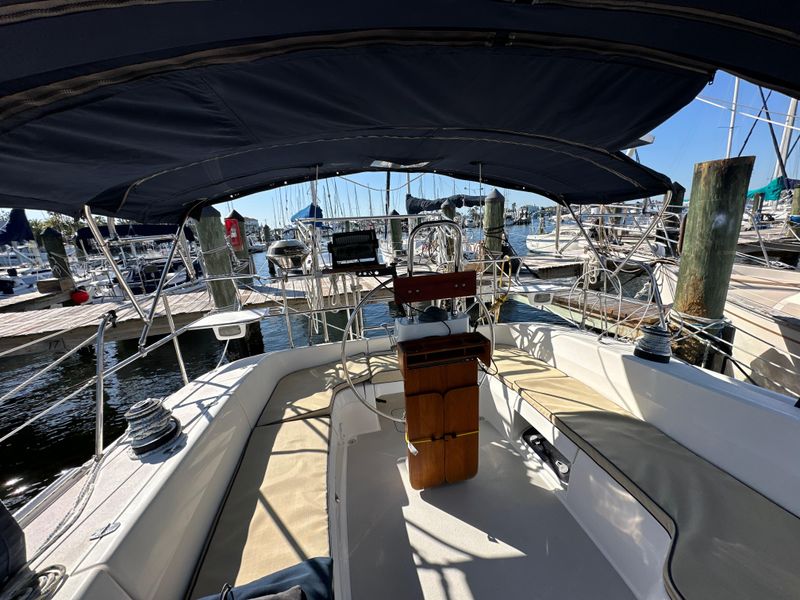 2005 Catalina 350