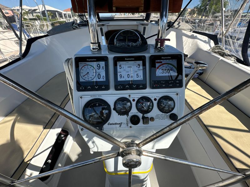 2005 Catalina 350