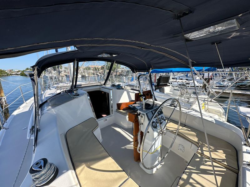 2005 Catalina 350