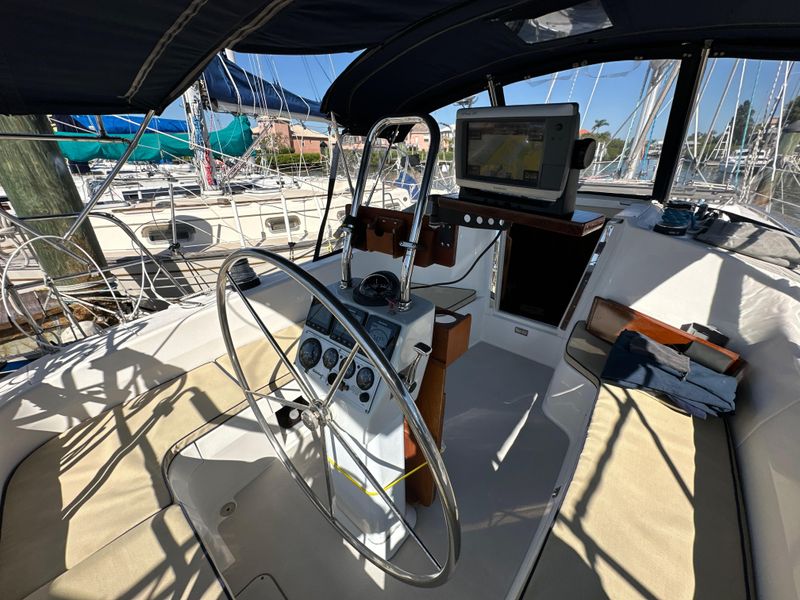 2005 Catalina 350