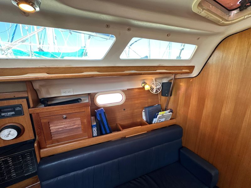 2005 Catalina 350