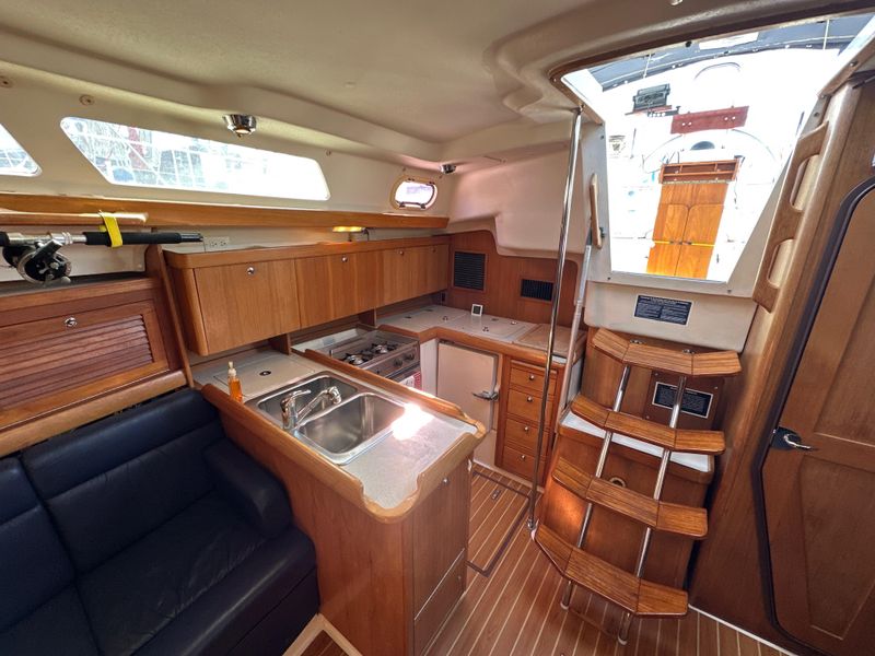 2005 Catalina 350