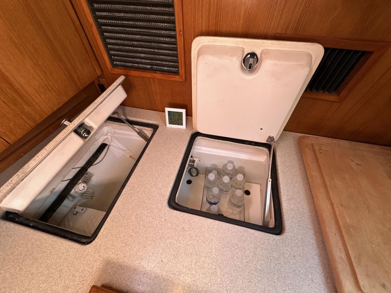 2005 Catalina 350