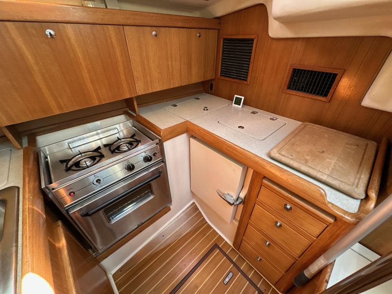 2005 Catalina 350