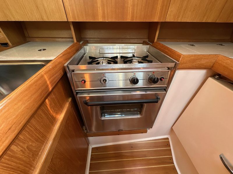2005 Catalina 350