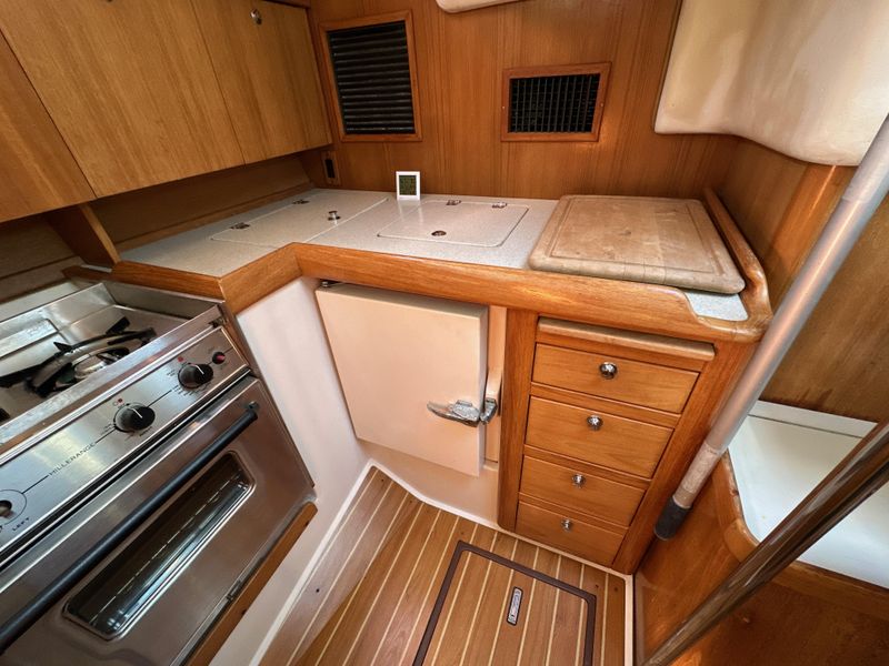 2005 Catalina 350