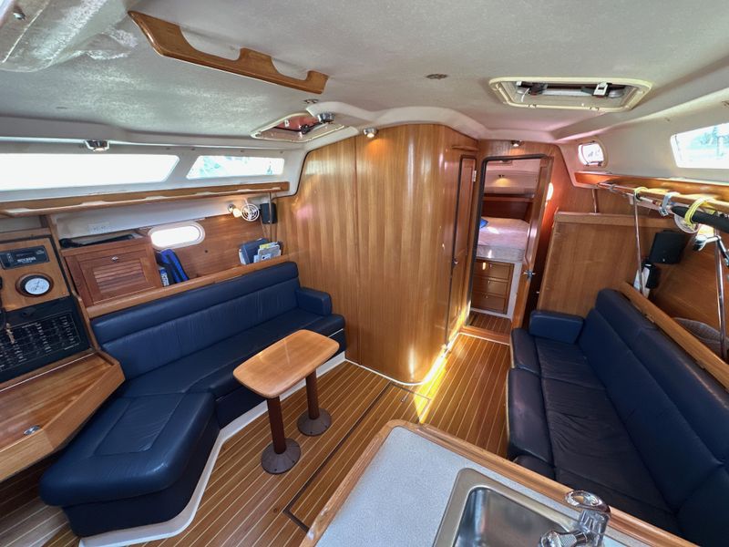 2005 Catalina 350