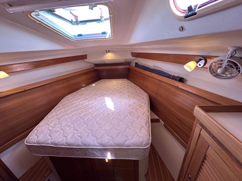 2005 Catalina 350