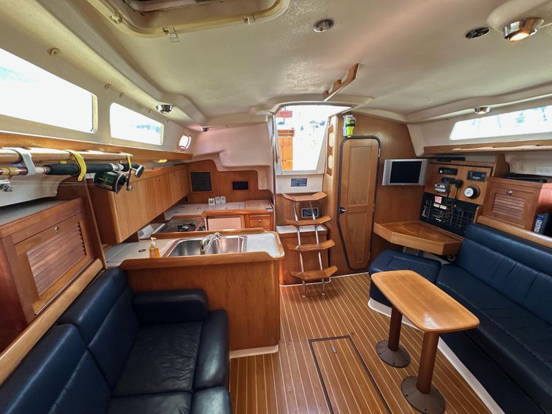 2005 Catalina 350
