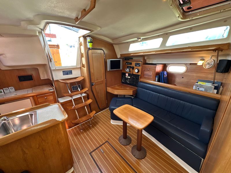 2005 Catalina 350