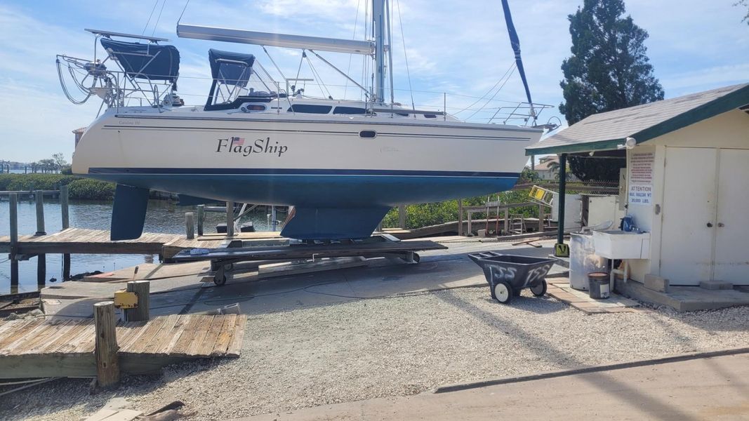 2005 Catalina 350