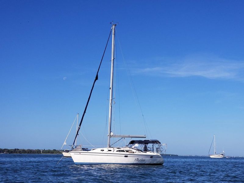 2005 Catalina 350