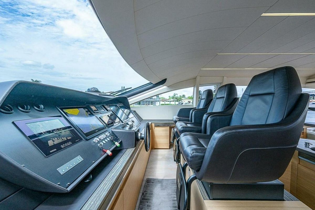 2014 Pershing 90 